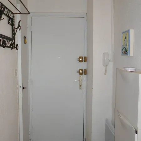 F2 Avec Balcon, Ascenseur Et Proche Thermes A - Fr-1-571-62