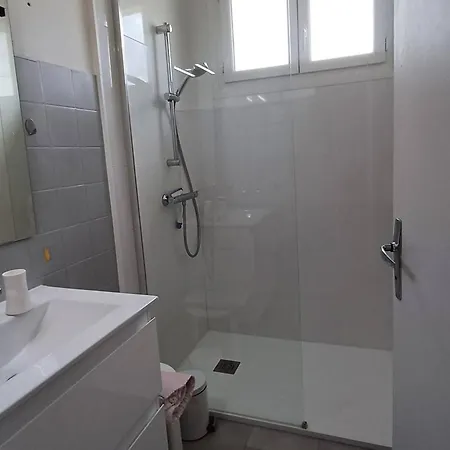 F2 Avec Balcon, Ascenseur Et Proche Thermes A - Fr-1-571-62 Balaruc-les-Bains