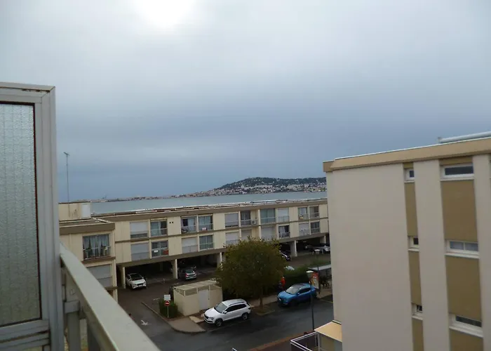 F2 Avec Balcon, Ascenseur Et Proche Thermes A - Fr-1-571-62
