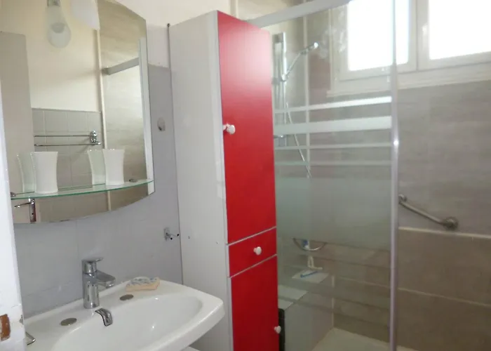 Apartamento F2 Avec Balcon, Ascenseur Et Proche Thermes A - Fr-1-571-62 *
