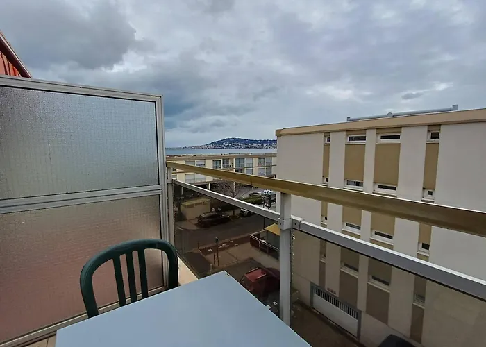 F2 Avec Balcon, Ascenseur Et Proche Thermes A - Fr-1-571-62 Balaruc-les-Bains